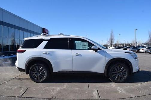 2025 Nissan Pathfinder SL