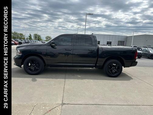 Brilliant Black Crystal Pearlcoat 2016 RAM 1500 Sport