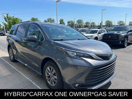 Magnetic Gray Metallic 2025 Toyota Sienna XLE
