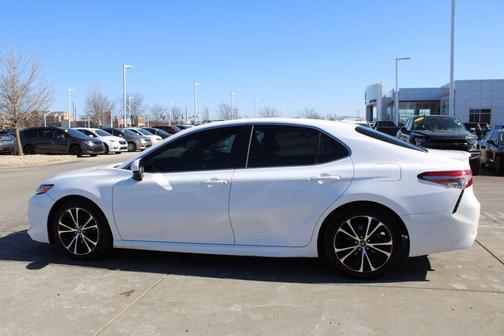 2019 Toyota Camry SE