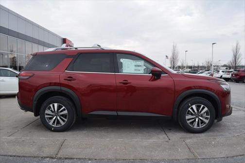 2025 Nissan Pathfinder SL