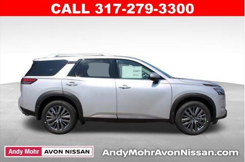 2025 Nissan Pathfinder SL