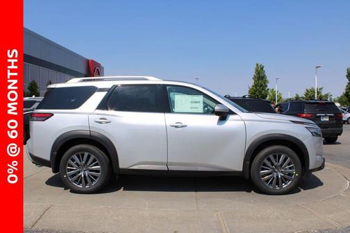 2025 Nissan Pathfinder SL