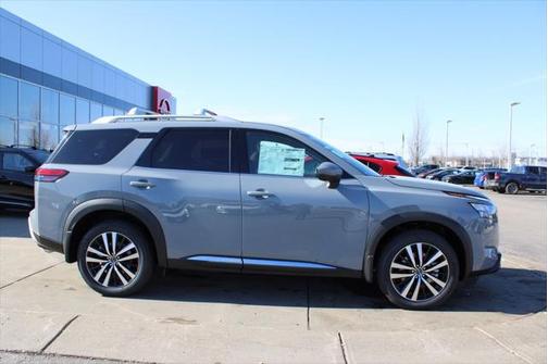 2025 Nissan Pathfinder Platinum