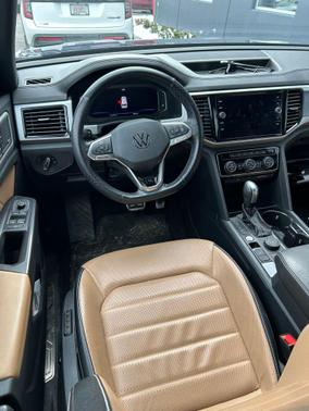 2022 Volkswagen Atlas Cross Sport 3.6L V6 SEL Premium R-Line
