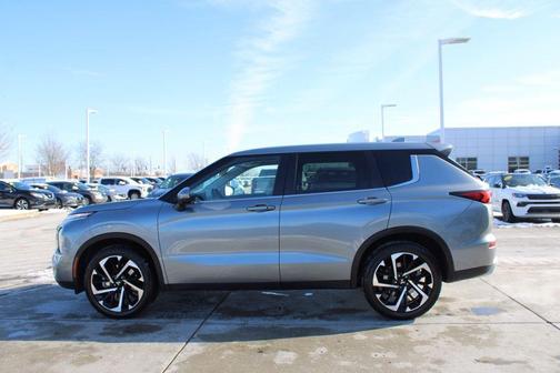 2022 Mitsubishi Outlander SE