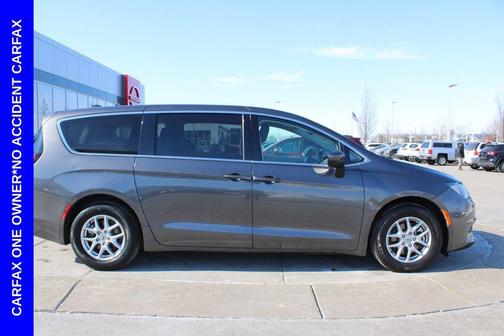 2023 Chrysler Voyager LX