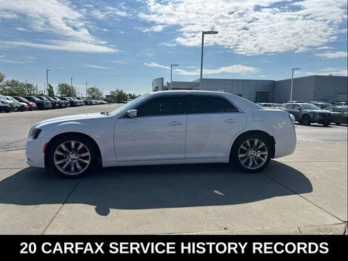 Bright White Clearcoat 2018 Chrysler 300 Touring