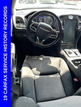 Bright White Clearcoat 2018 Chrysler 300 Touring