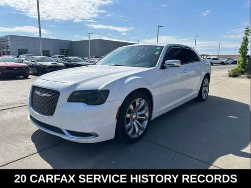 Bright White Clearcoat 2018 Chrysler 300 Touring