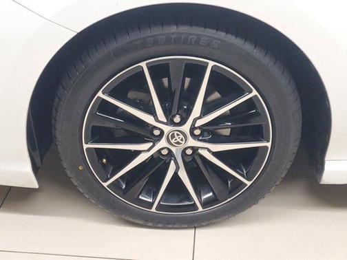 2022 Toyota Camry Hybrid SE