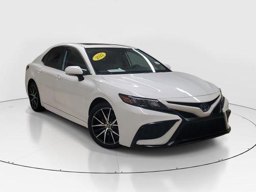 2022 Toyota Camry Hybrid SE