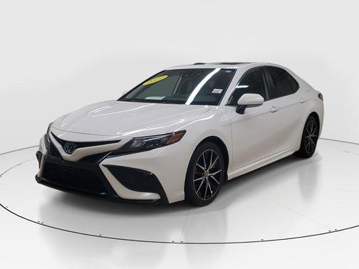 2022 Toyota Camry Hybrid SE