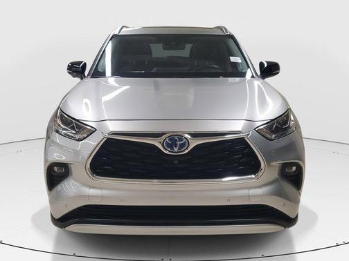 2023 Toyota Highlander Hybrid Platinum