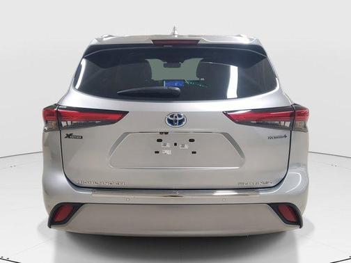 2023 Toyota Highlander Hybrid Platinum