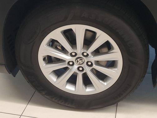 Cream 2024 Toyota Grand Highlander XLE