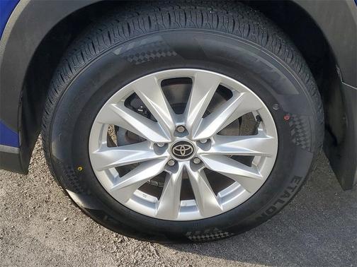 2023 Toyota Corolla Cross LE
