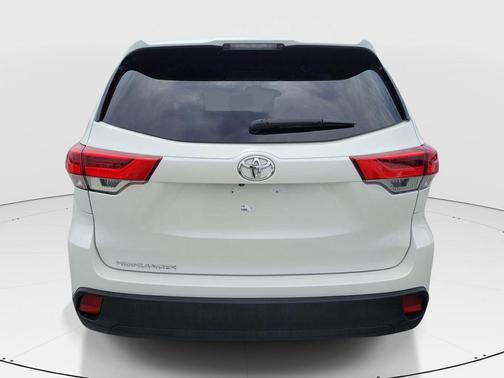 Blizzard Pearl 2018 Toyota Highlander LE