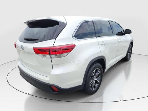 Blizzard Pearl 2018 Toyota Highlander LE