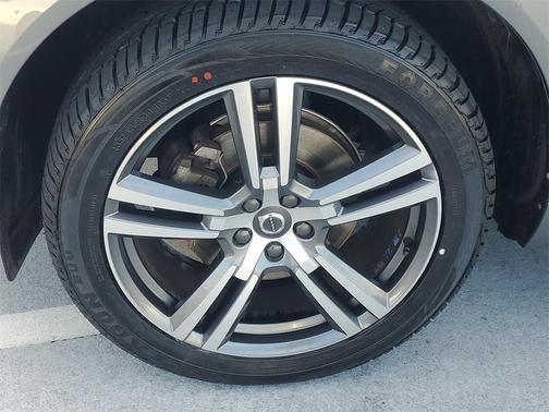 2020 Volvo XC60 T5 Momentum