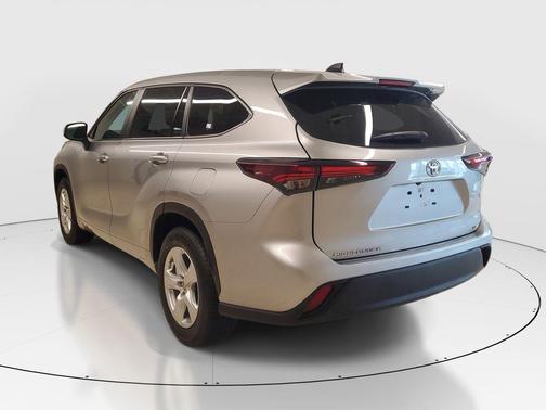 Celestial Silver Metallic 2024 Toyota Highlander LE