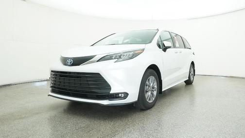 2025 Toyota Sienna XLE