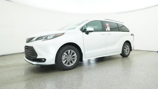 2025 Toyota Sienna XLE