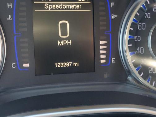 Bright White Clearcoat 2016 Chrysler 200 LX