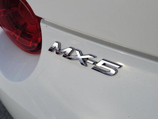 Arctic White 2016 Mazda MX-5 Miata Club