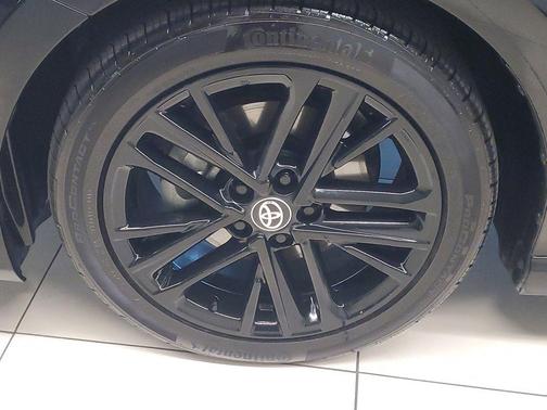 Black 2025 Toyota Camry SE