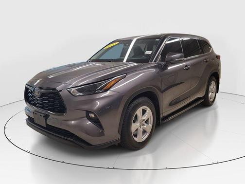 Gray 2022 Toyota Highlander LE