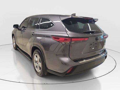 Gray 2022 Toyota Highlander LE