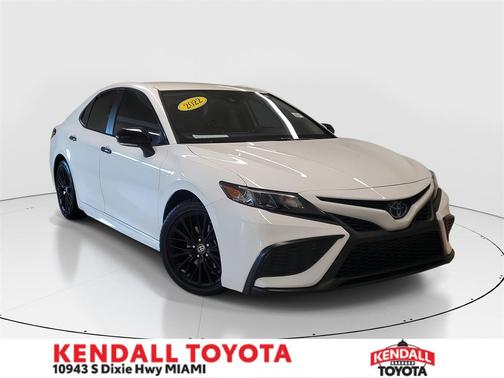 2022 Toyota Camry Hybrid SE
