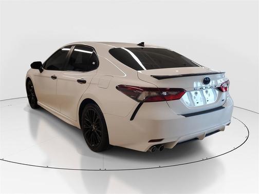 2022 Toyota Camry Hybrid SE