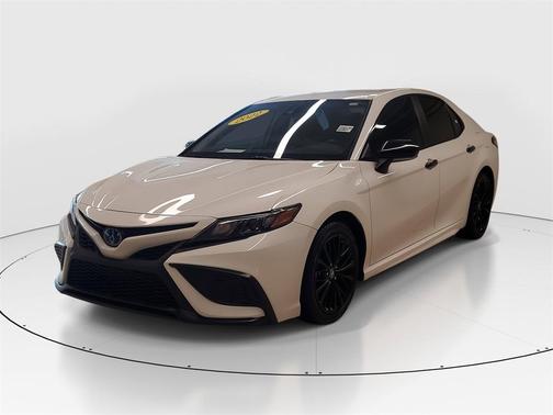 2022 Toyota Camry Hybrid SE