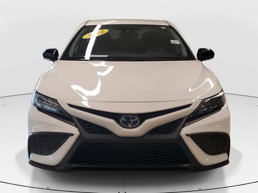 2022 Toyota Camry Hybrid SE