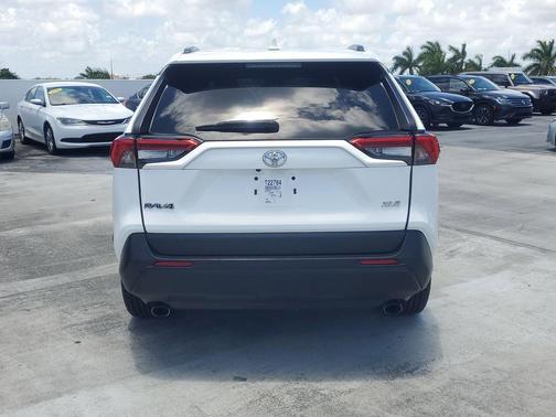 Super White 2020 Toyota RAV4 XLE