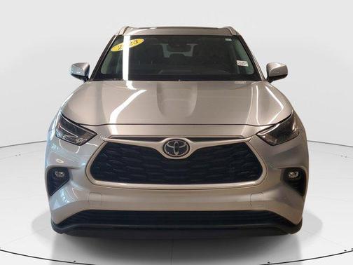 Celestial Silver Metallic 2023 Toyota Highlander XLE