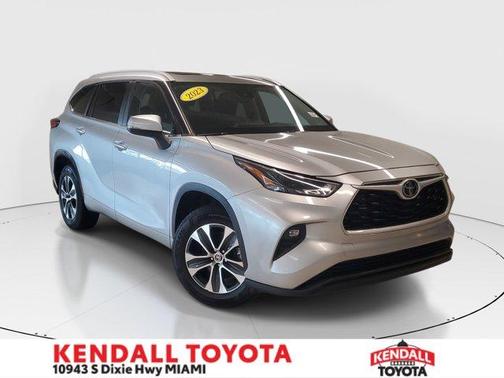 Celestial Silver Metallic 2023 Toyota Highlander XLE