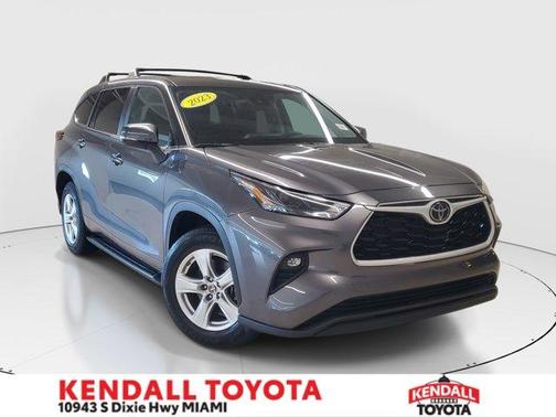 Gray 2023 Toyota Highlander L