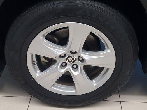 Gray 2023 Toyota Highlander L