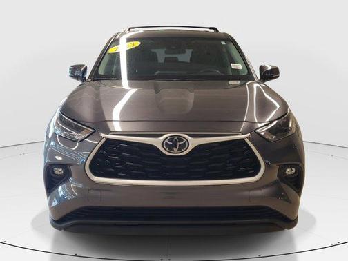 Gray 2023 Toyota Highlander L