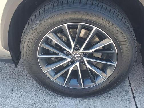 Atomic Silver 2024 Lexus NX 250 Premium