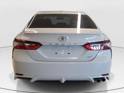 Ice 2022 Toyota Camry SE