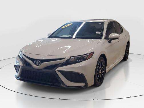Ice 2022 Toyota Camry SE