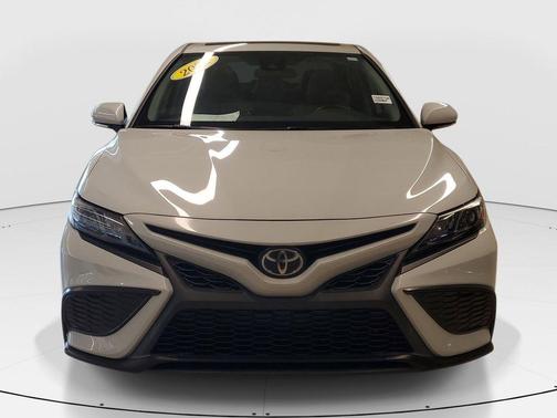 Ice 2022 Toyota Camry SE