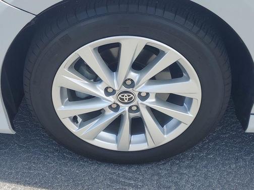 Ice 2023 Toyota Camry LE
