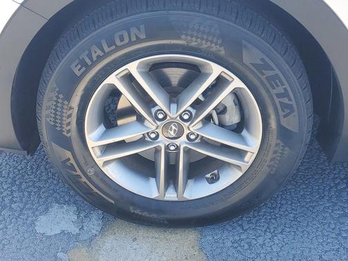 Sparkling Silver 2017 Hyundai Santa Fe Sport 2.4L
