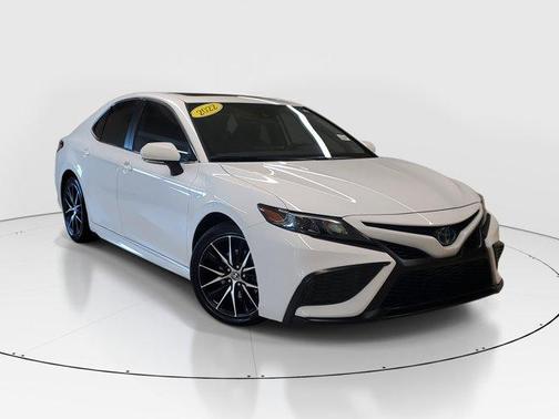 2022 Toyota Camry Hybrid SE