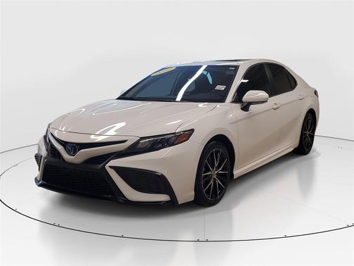 2022 Toyota Camry Hybrid SE